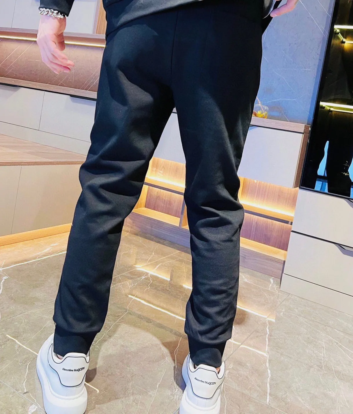 🅿️420 direct batch [ChampionHearts] (Fat Man Gospel) hot-selling suit is coming. Focus on the original version of the official website. 2025 new hot-selling cardigan sweater suit. The original order is the best. 🇭🇰The meticulous work of top designers. It has a fitting and perfect upper body effect. 100% natural high-quality Roman cotton, close-fitting comfort, noble and elegant! Original hardware embodies elegance and nobility! Counter size: M-5XL (maximum wear up to 220 pounds)